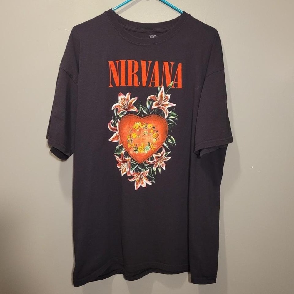 Nirvana Heart Shaped Box And Lilies Graphic T-shirt, Men's Size‎ XL, Black Multi